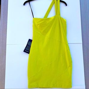 bebe NWT Mini Dress yellow/green color (Size M)